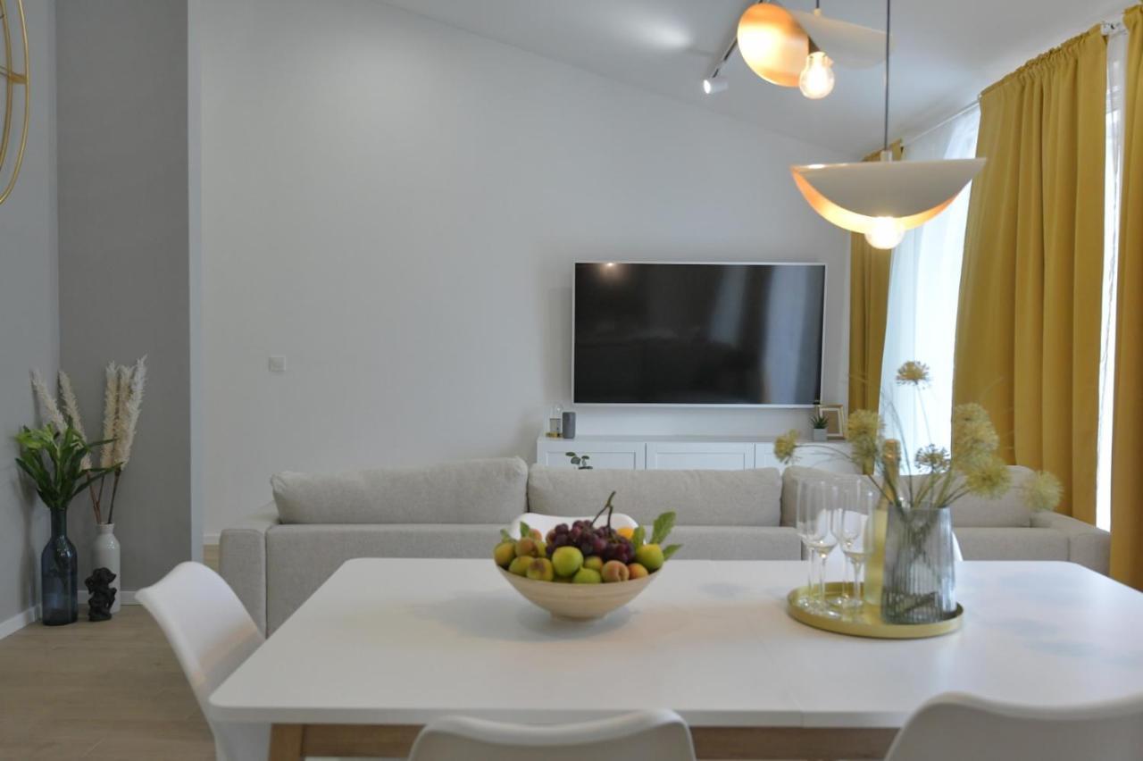Residence Family Plazina - Place 1 & 2 เพทรอซาเน ภายนอก รูปภาพ